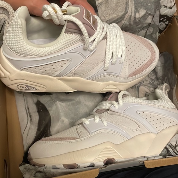 Revolve Puma sneakers size 6.5 - Picture 4 of 5